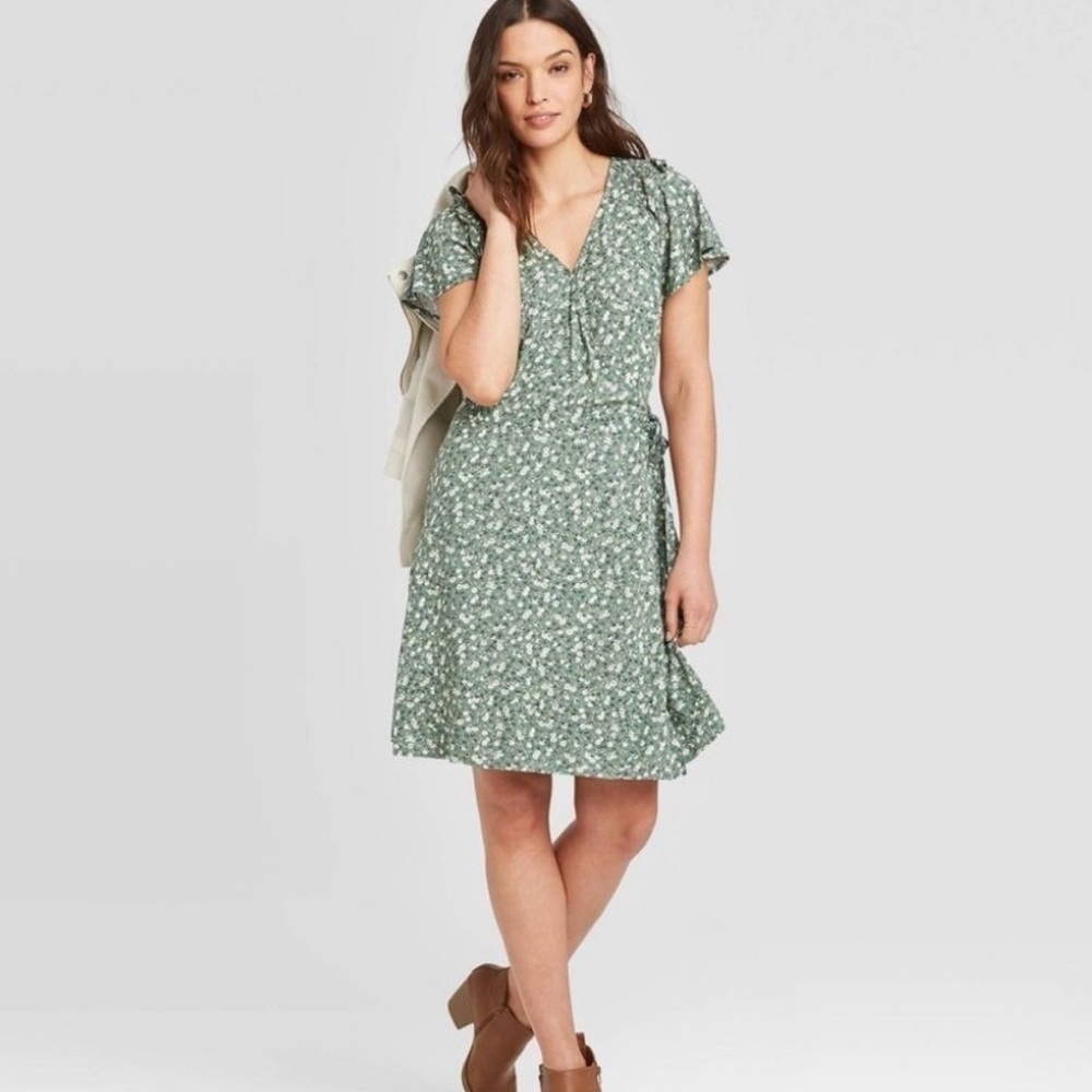 Universal Thread Green Floral Wrap Short Sleeve Dress Size XS Women